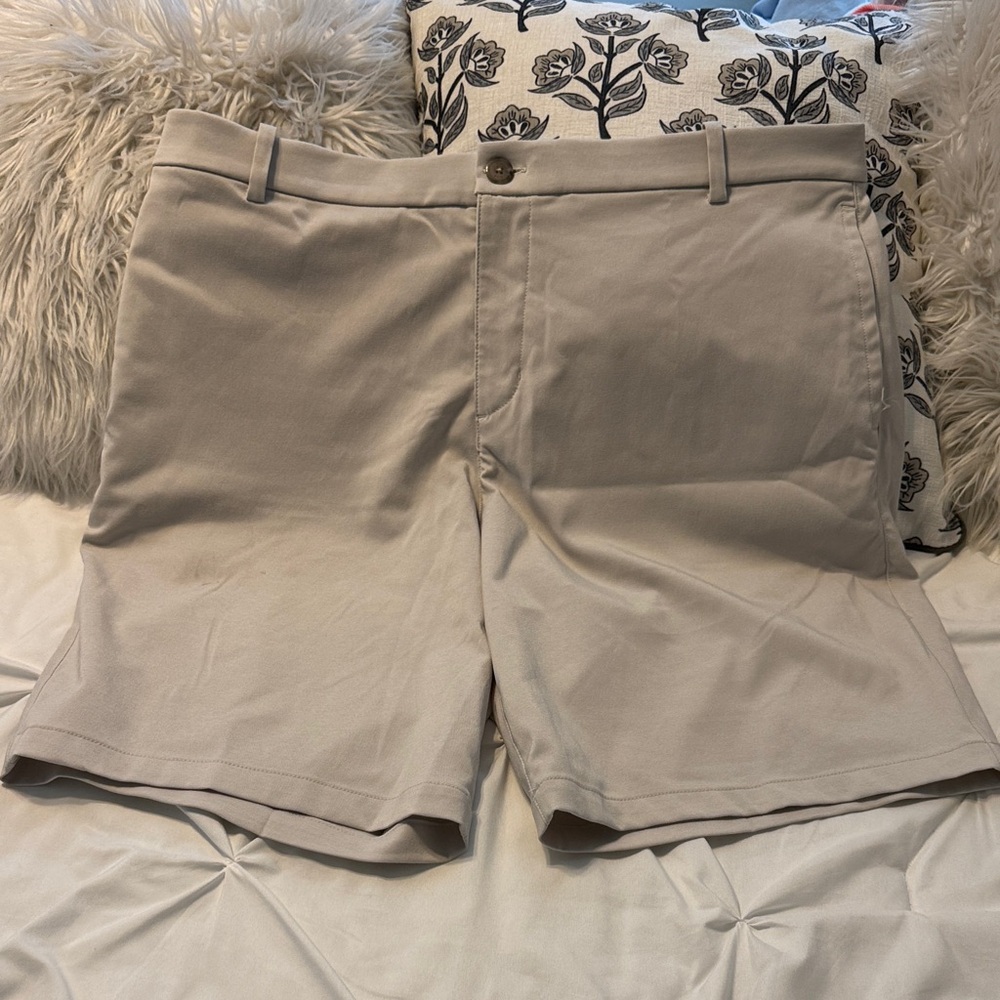Nike Men's Flat Front Chino Shorts in Light Taupe